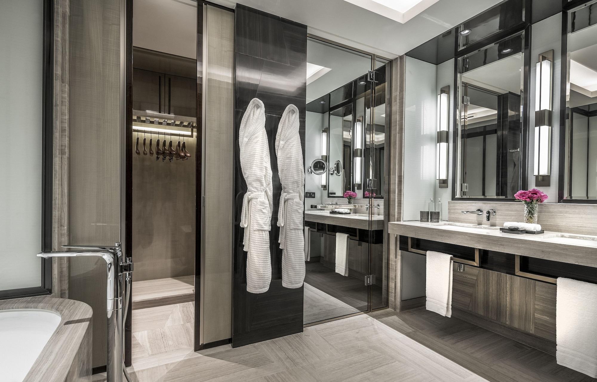 Four Seasons 5*