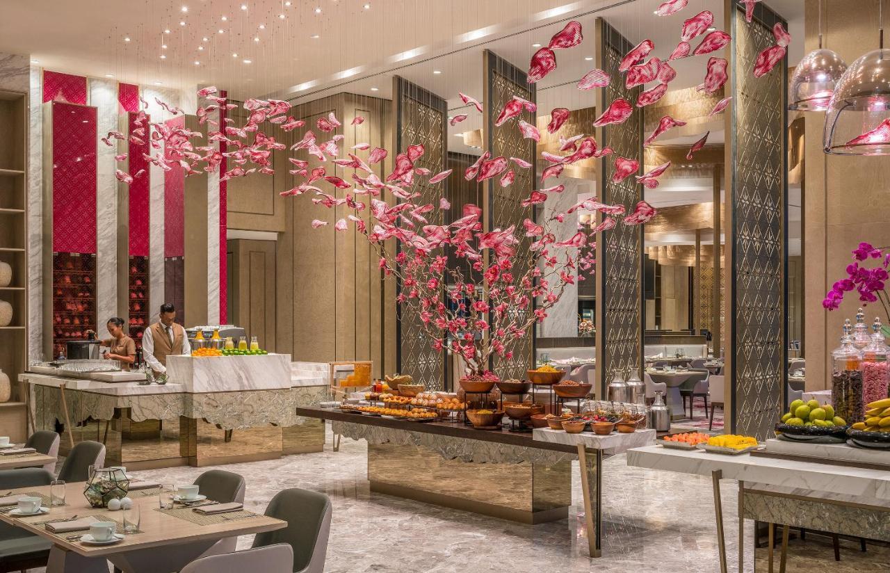 Four Seasons 5*